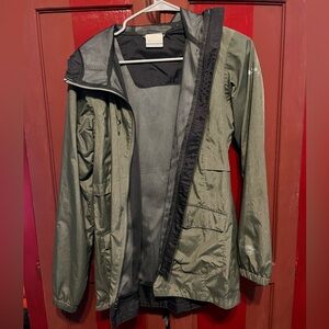 Olive green Columbia omnitech raincoat waterproof